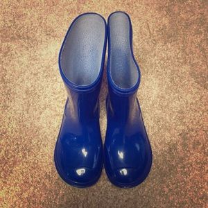 Kid size 8 rain boots